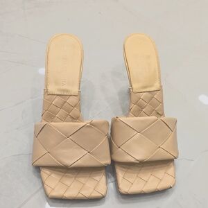 BOTTEGA STYLE SUMMER HEELS